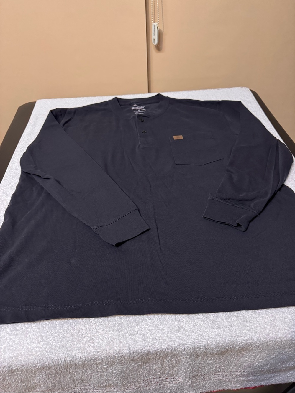 Wrangler Men's Long-Sleeve Henley Riggs Workwear Shirt in Black Size XL